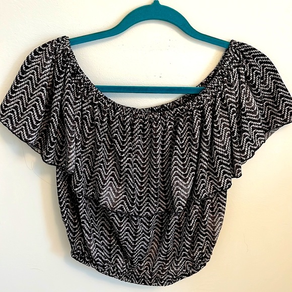 Abbeline Off The Shoulder Crop Top - Picture 4 of 4